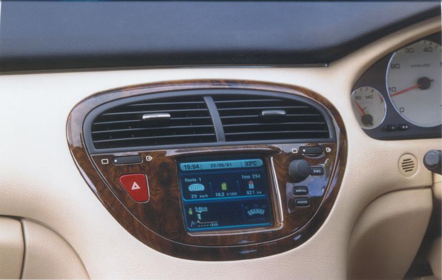 Детали интерьера Peugeot 607 1999 года  (фото 38 из 53)